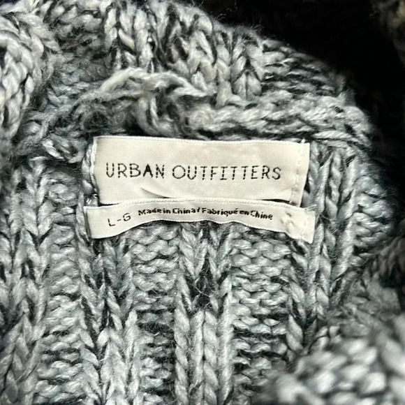 Urban Outfitters Turtleneck Sweater Size L - Picture 3 of 4
